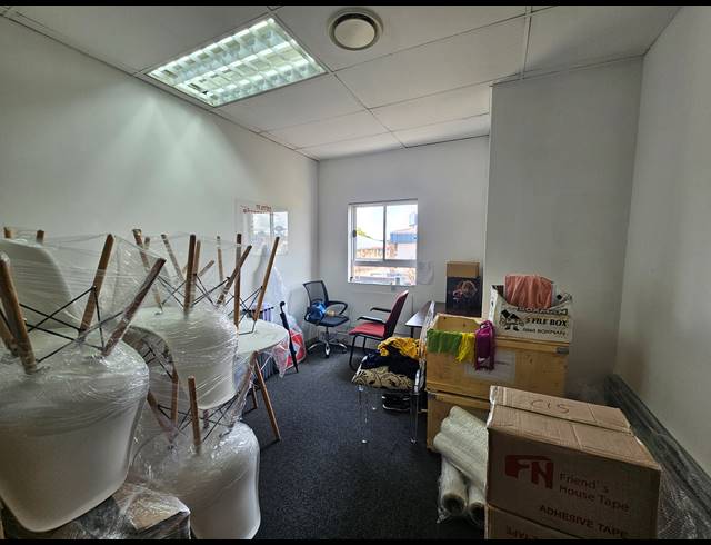 1,415M² WAREHOUSE TO LET IN MEADOWDALE